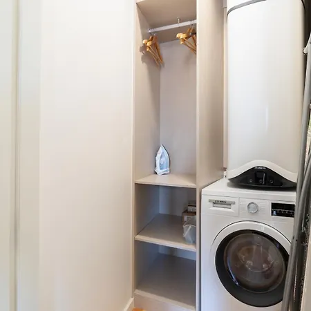 Host Wise - Stylish In Downtown Apartment *