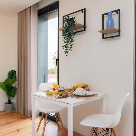 Host Wise - Stylish In Downtown Apartment