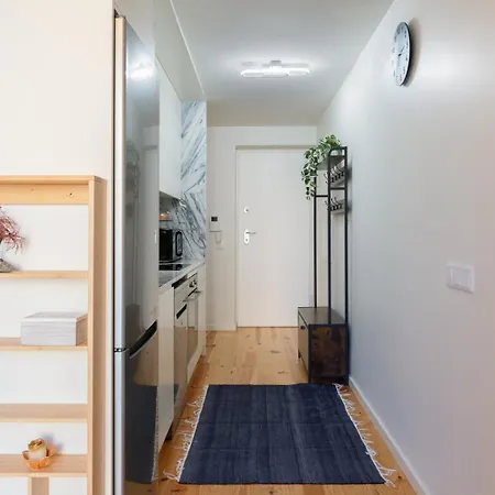 Apartment Stylish In Downtown By Hostwise