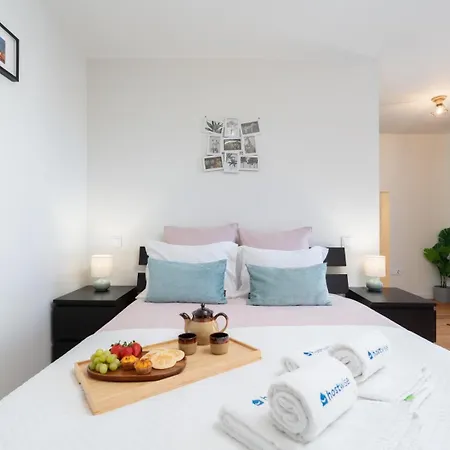 Apartment Stylish In Downtown By Hostwise *