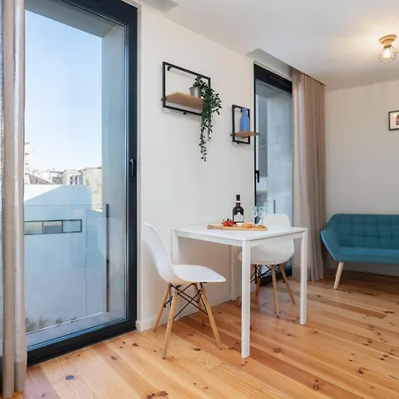 Host Wise - Stylish In Downtown Apartment