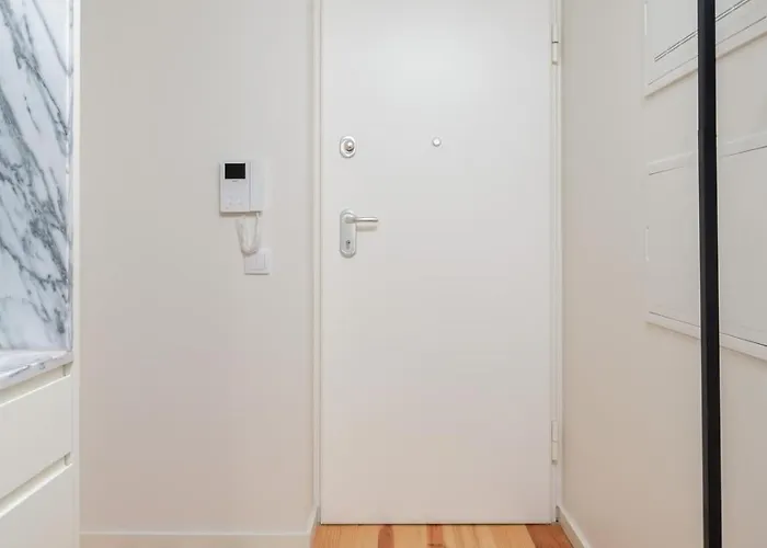 Stylish In Downtown By Hostwise *