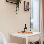 Διαμέρισμα Stylish In Downtown By Hostwise