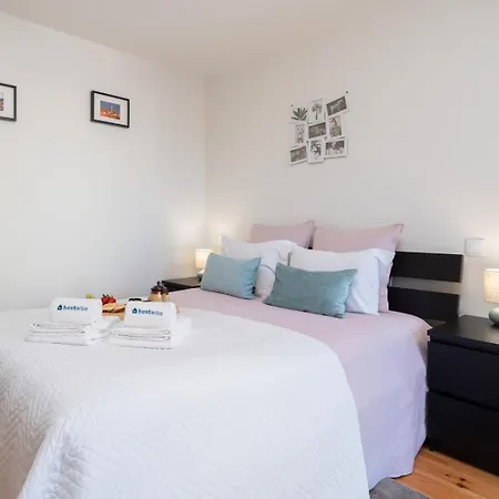 Stylish In Downtown By Hostwise *