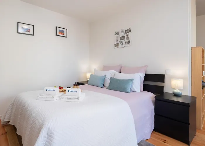 Stylish In Downtown By Hostwise *