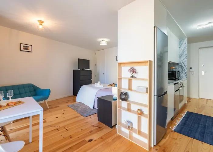 Stylish In Downtown By Hostwise