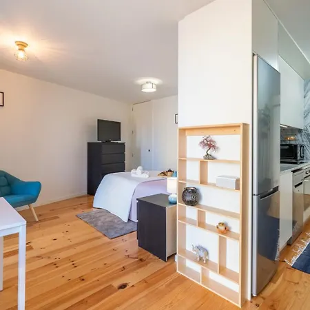 Stylish In Downtown By Hostwise