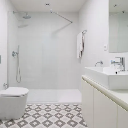 Stylish In Downtown By Hostwise